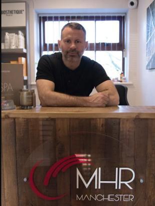 Efsane isim saç ektirmeye karar verdi Saklanıyordum...