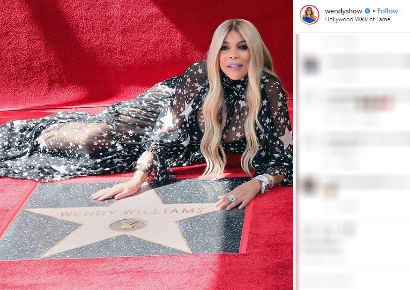 Ünlü sunucu canlı yayında gaz çıkardı Ünlü sunucu canlı yayında gaz çıkardı