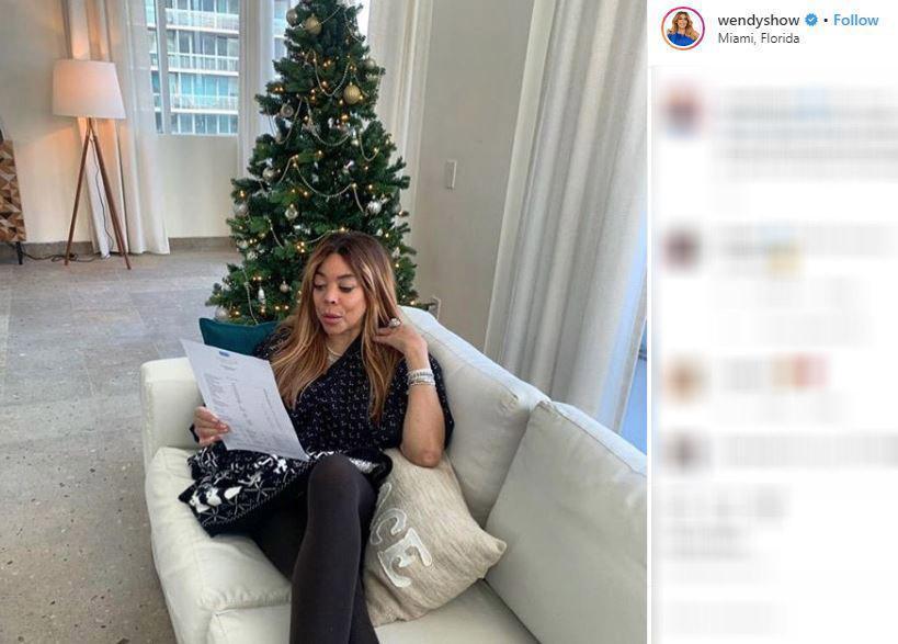 Ünlü sunucu canlı yayında gaz çıkardı Ünlü sunucu canlı yayında gaz çıkardı