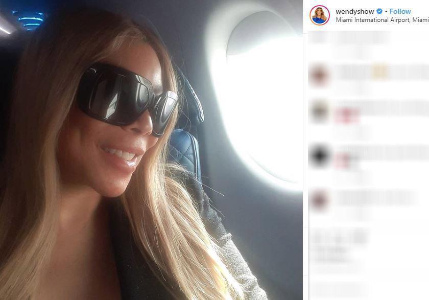 Ünlü sunucu canlı yayında gaz çıkardı Ünlü sunucu canlı yayında gaz çıkardı