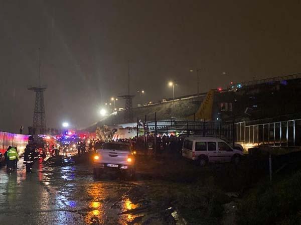 Son dakika | Sabiha Gökçende pistten çıkan Pegasus uçağı 3e bölündü ilk görüntüler