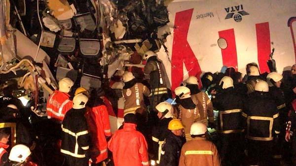 Son dakika | Sabiha Gökçende pistten çıkan Pegasus uçağı 3e bölündü ilk görüntüler