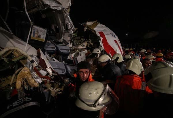 Son dakika | Sabiha Gökçende pistten çıkan Pegasus uçağı 3e bölündü ilk görüntüler