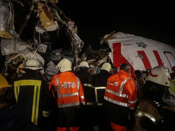 Son dakika | Sabiha Gökçende pistten çıkan Pegasus uçağı 3e bölündü ilk görüntüler
