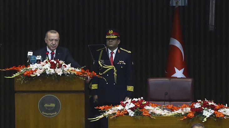 Cumhurbaşkanı Erdoğan Pakistanda Cuma namazında dikkat çeken görüntü