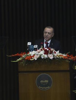 Cumhurbaşkanı Erdoğan Pakistanda Cuma namazında dikkat çeken görüntü