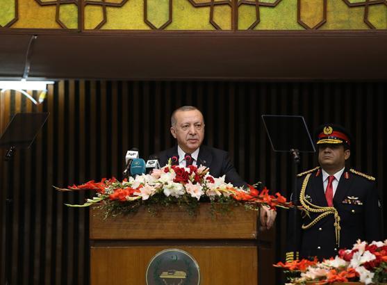 Cumhurbaşkanı Erdoğan Pakistanda Cuma namazında dikkat çeken görüntü