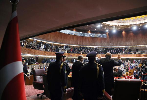 Cumhurbaşkanı Erdoğan Pakistanda Cuma namazında dikkat çeken görüntü