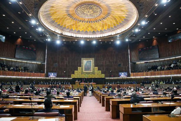 Cumhurbaşkanı Erdoğan Pakistanda Cuma namazında dikkat çeken görüntü