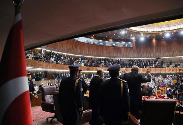Cumhurbaşkanı Erdoğan Pakistanda Cuma namazında dikkat çeken görüntü