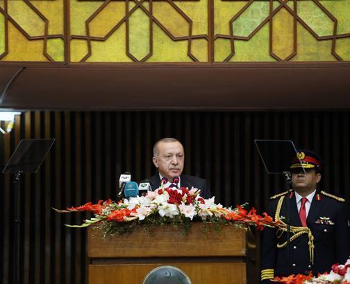 Cumhurbaşkanı Erdoğan Pakistanda Cuma namazında dikkat çeken görüntü