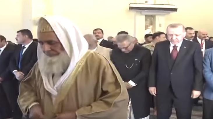 Cumhurbaşkanı Erdoğan Pakistanda Cuma namazında dikkat çeken görüntü