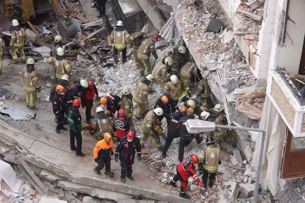 Bahçelievlerde çöken binanın bir gün önce çekilen fotoğrafları
