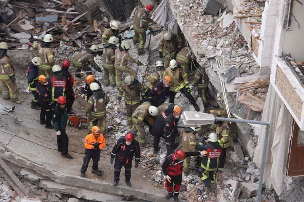 Bahçelievlerde çöken binanın bir gün önce çekilen fotoğrafları