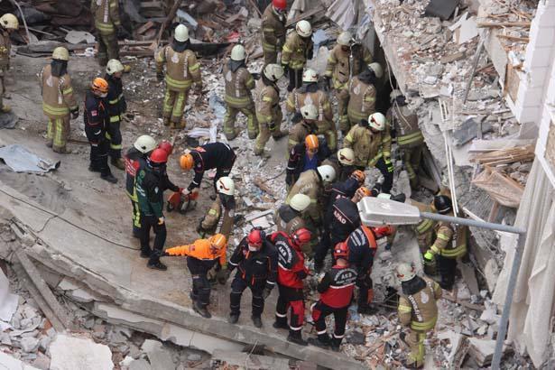 Bahçelievlerde çöken binanın bir gün önce çekilen fotoğrafları