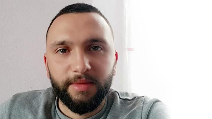 Tamir ettiği motorlu testerenin boğazını kesmesiyle öldü
