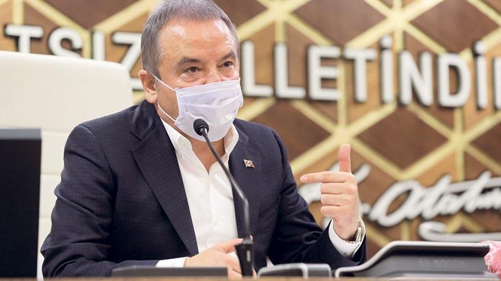 Antalya büyükşehir belediye başkani muhittin böcek: dezenfektan ordusu virüse karşi savaşiyor