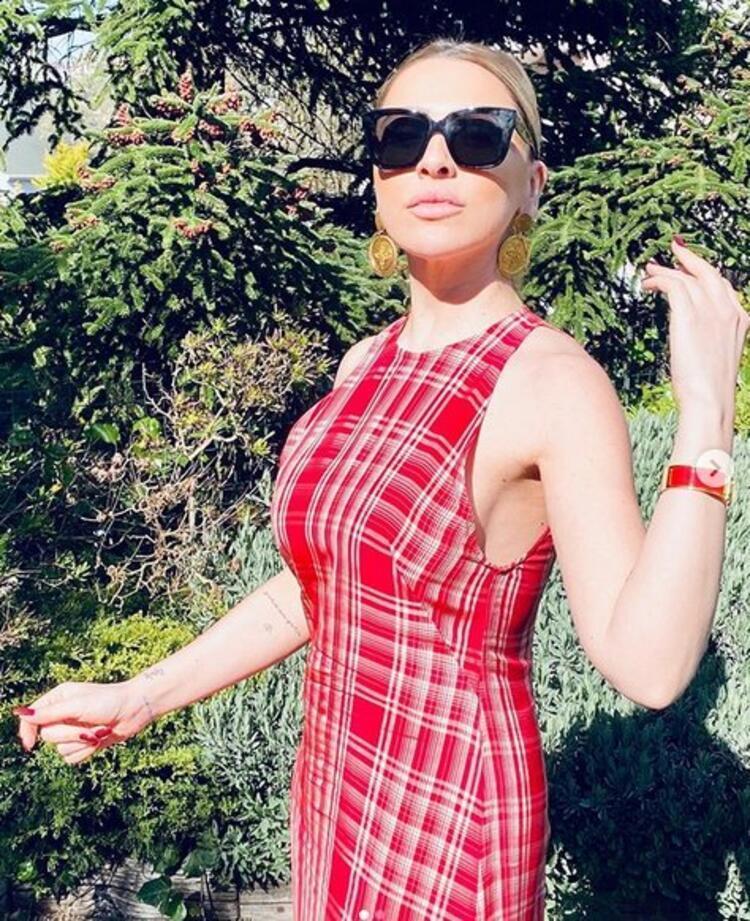 Hadise makyajsız paylaşım yaptı