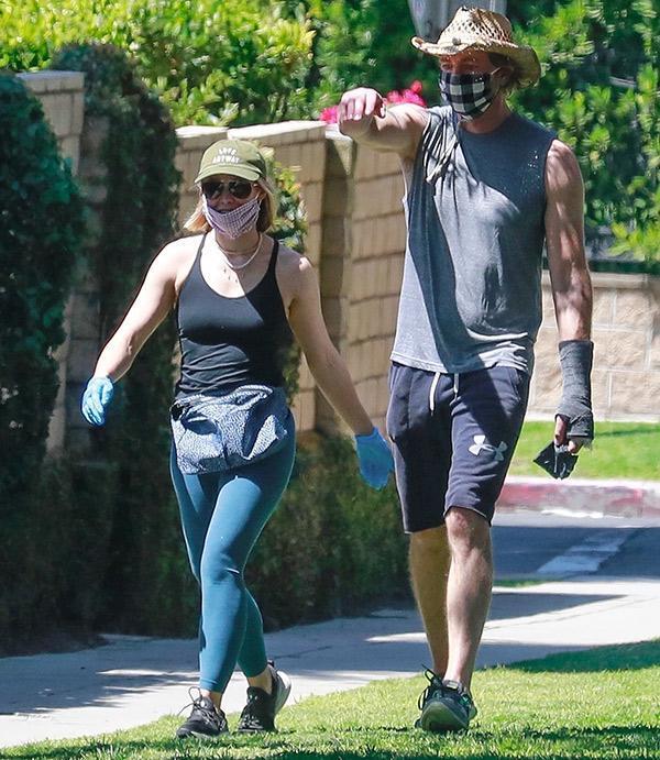 Kristen Bell ile Dax Shepard yürüyüşte Kristen Bell ile Dax Shepard yürüyüşte