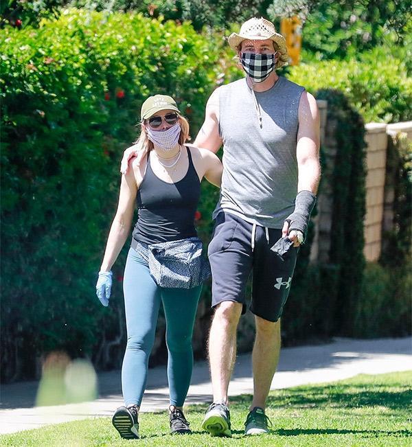 Kristen Bell ile Dax Shepard yürüyüşte Kristen Bell ile Dax Shepard yürüyüşte