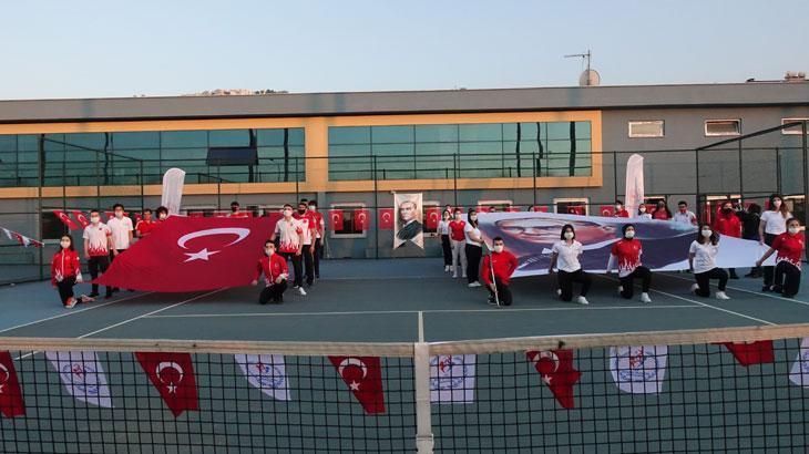 Trabzon'da milli sporcular İstiklal Marşı'nı seslendirdi