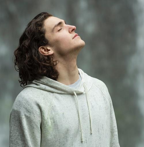 2026 Erkek Uzun Saç Kesim Modelleri - Düz Ve Kıvırcık Saçlar İçin Dalgalı, Bağlamalı, Topuz Saç Modelleri