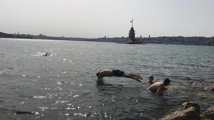 Son dakika... İstanbul'da kısıtlamanın kalkmasıyla denize akın ettiler!