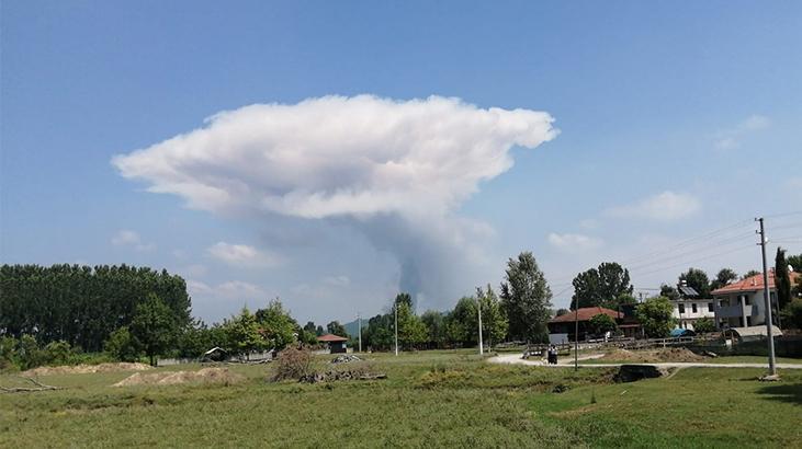 Son dakika: Sakaryada havai fişek fabrikasında şiddetli patlama Bölgeden görüntüler...