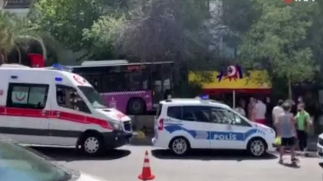 Otobüs iş yerine daldi! Yaralilar var