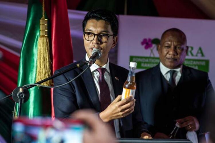 Corona virüs ilacı diyerek içmişti Kötü sonla bitti... Corona virüs ilacı diyerek içmişti Kötü sonla bitti...