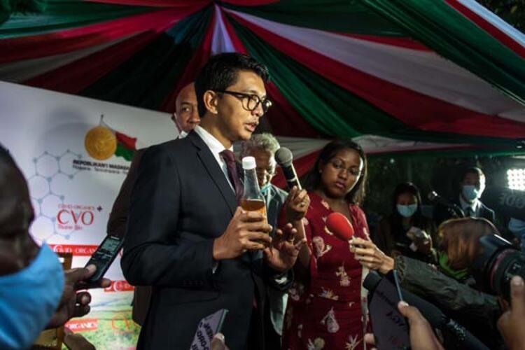 Corona virüs ilacı diyerek içmişti Kötü sonla bitti... Corona virüs ilacı diyerek içmişti Kötü sonla bitti...