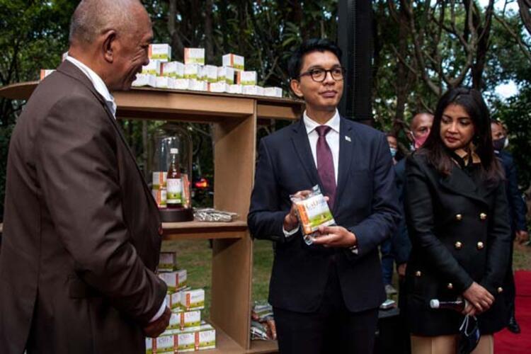 Corona virüs ilacı diyerek içmişti Kötü sonla bitti... Corona virüs ilacı diyerek içmişti Kötü sonla bitti...