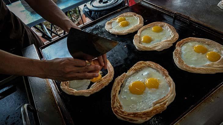 Malezya'nın geleneksel yağlı bazlaması roti canai - Kolay, Güzel Yöresel Tarifler