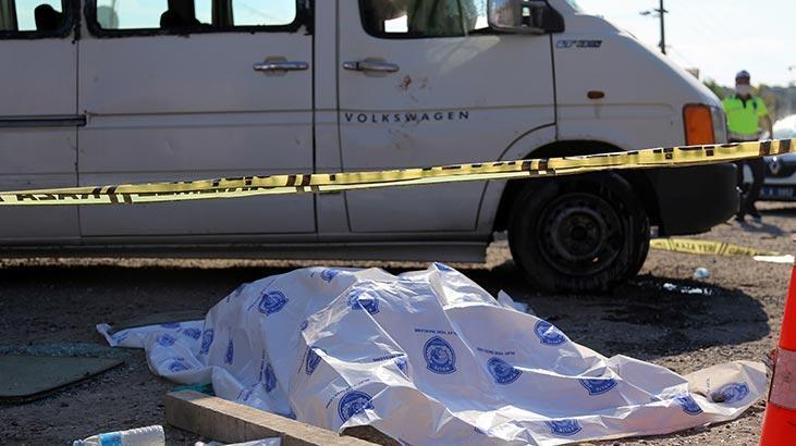 Lastiği patlayan minibüste can pazari! Ölü ve yaralilar var