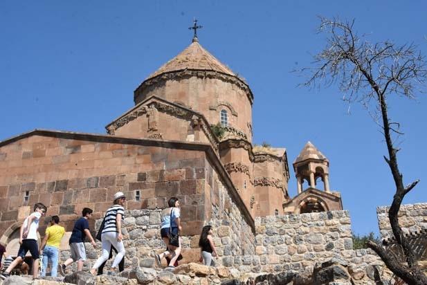 Vandaki Akdamar Kilisesi 8inci ayine hazırlanıyor