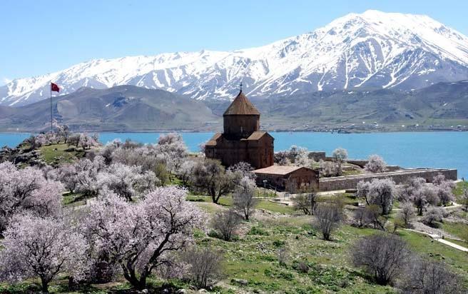 Vandaki Akdamar Kilisesi 8inci ayine hazırlanıyor