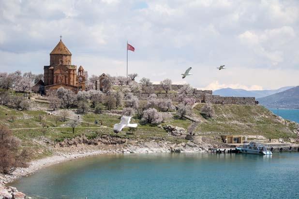 Vandaki Akdamar Kilisesi 8inci ayine hazırlanıyor