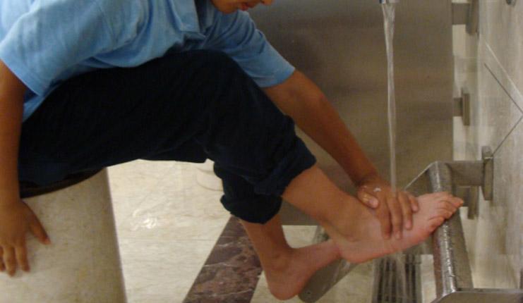 11- SAĞ AYAK YIKANIR