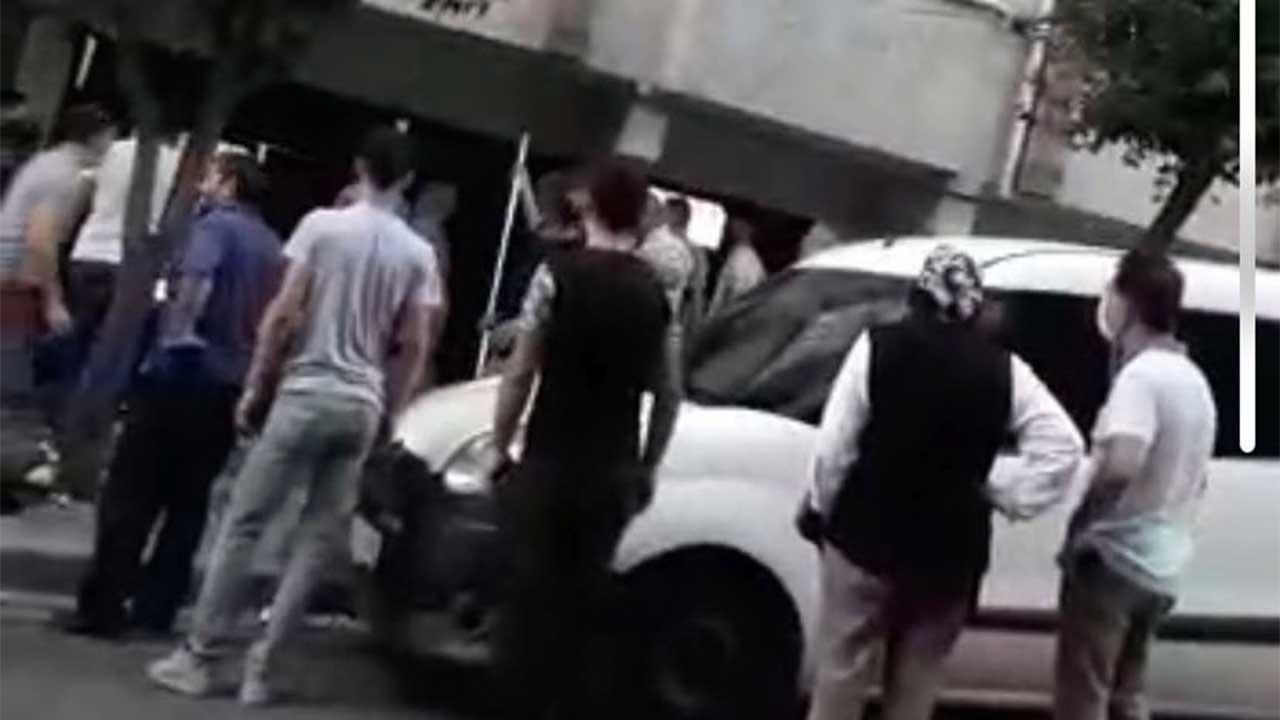 İstanbul’da komşu atölyecilerin “yan bakma” kavgasi kamerada