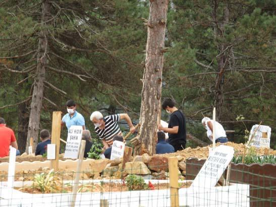 Corona virüse yenik düşen tıp öğrencisi Merve toprağa verildi