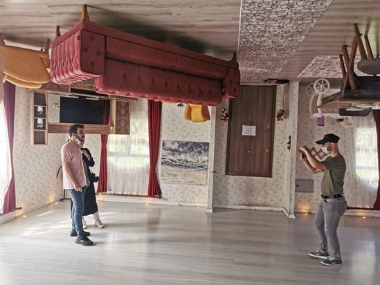 Ordudaki ters eve büyük ilgi