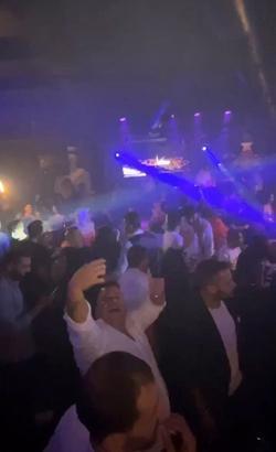 İstanbul’da skandal parti Dansözü masalara çıkartıp oynattılar