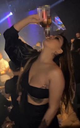 İstanbul’da skandal parti Dansözü masalara çıkartıp oynattılar