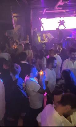 İstanbul’da skandal parti Dansözü masalara çıkartıp oynattılar
