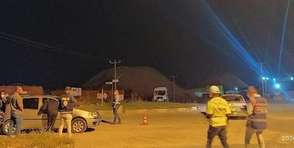 Turgutlu'daki asayiş denetiminde yakalanan çeşitli suçlardan aranan 2 kişi tutulandi