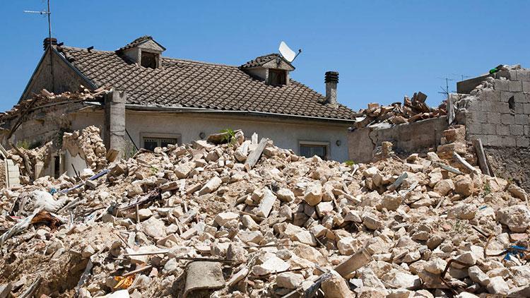 Deprem çantası nasıl hazırlanır Deprem çantasında olması gerekenler...
