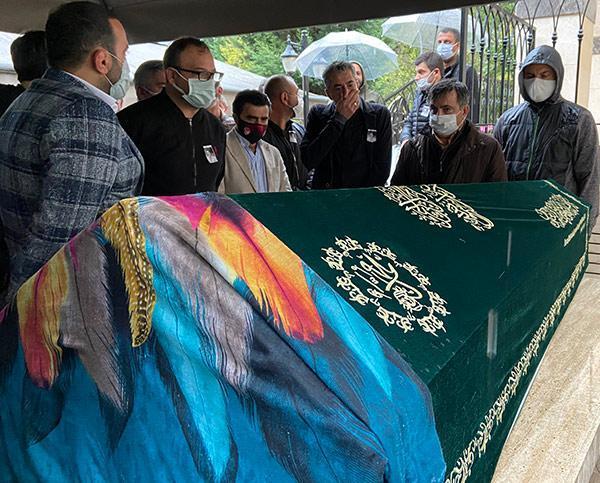 Erkan Petekkayanın acı günü Şerife Petekkaya son yolculuğuna uğurlandı