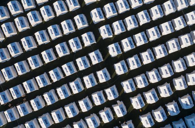 İzmirdeki deprem sonrası çadır kent böyle görüntülendi İzmirdeki deprem sonrası çadır kent böyle görüntülendi