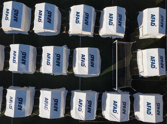 İzmirdeki deprem sonrası çadır kent böyle görüntülendi İzmirdeki deprem sonrası çadır kent böyle görüntülendi