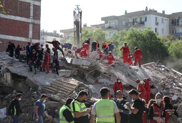 Son dakika: Tek kelimeyle rezalet İzmirdeki deprem bölgesine gelen 9 kişi yakalandı